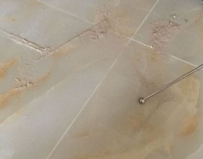 班戈瓷砖空鼓维修公司分享粘合剂选择不当在瓷砖铺贴过程中可能导致以下问题