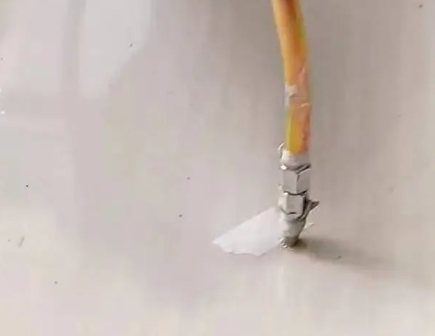 班戈瓷砖空鼓维修公司专业解答在瓷砖铺贴过程中，如果使用的砂料过粗（如全部使用了粗砂），可能会导致以下问题